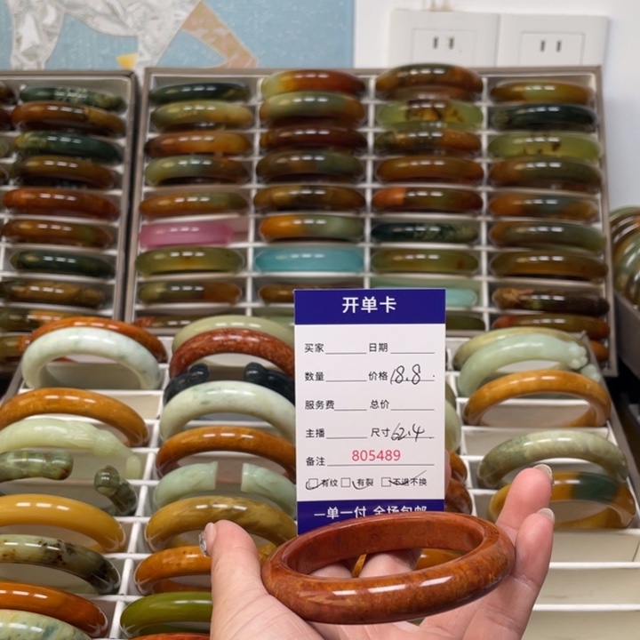 不***生蛇纹石玉未镶嵌手镯