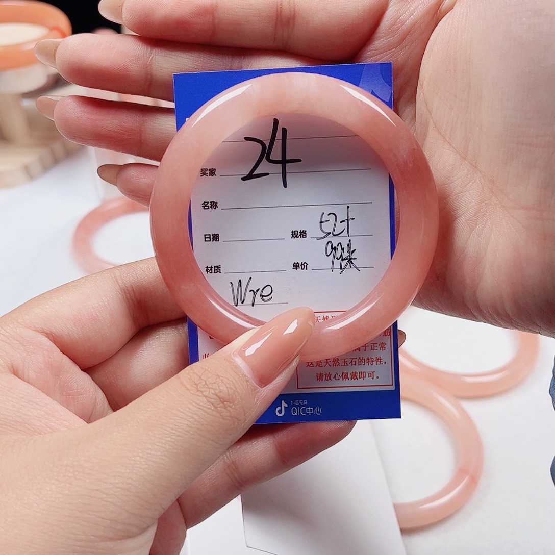 W***e石英质玉未镶嵌手镯