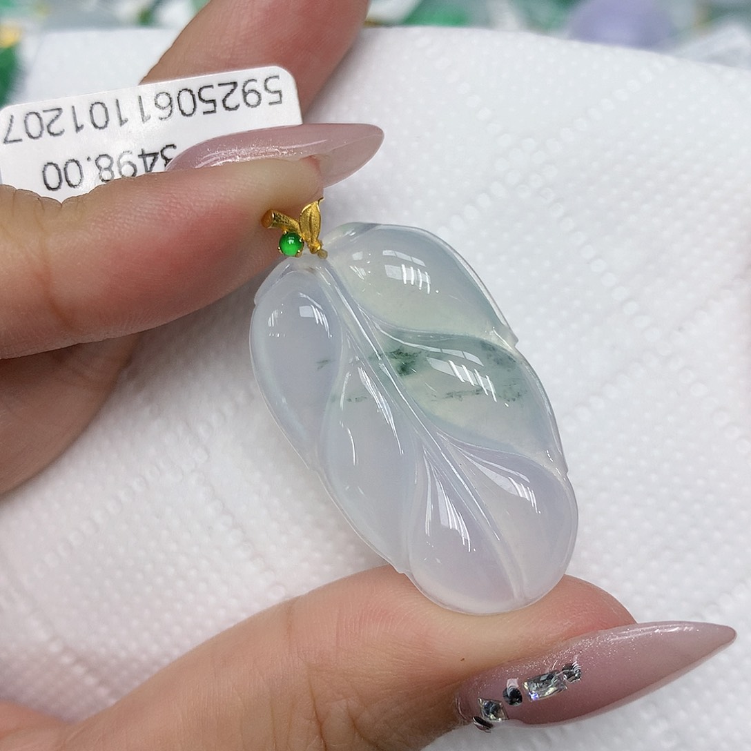 颈饰18K金镶嵌翡翠