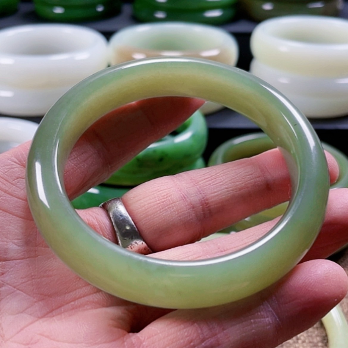 【闪购商品】和田玉手镯未镶嵌