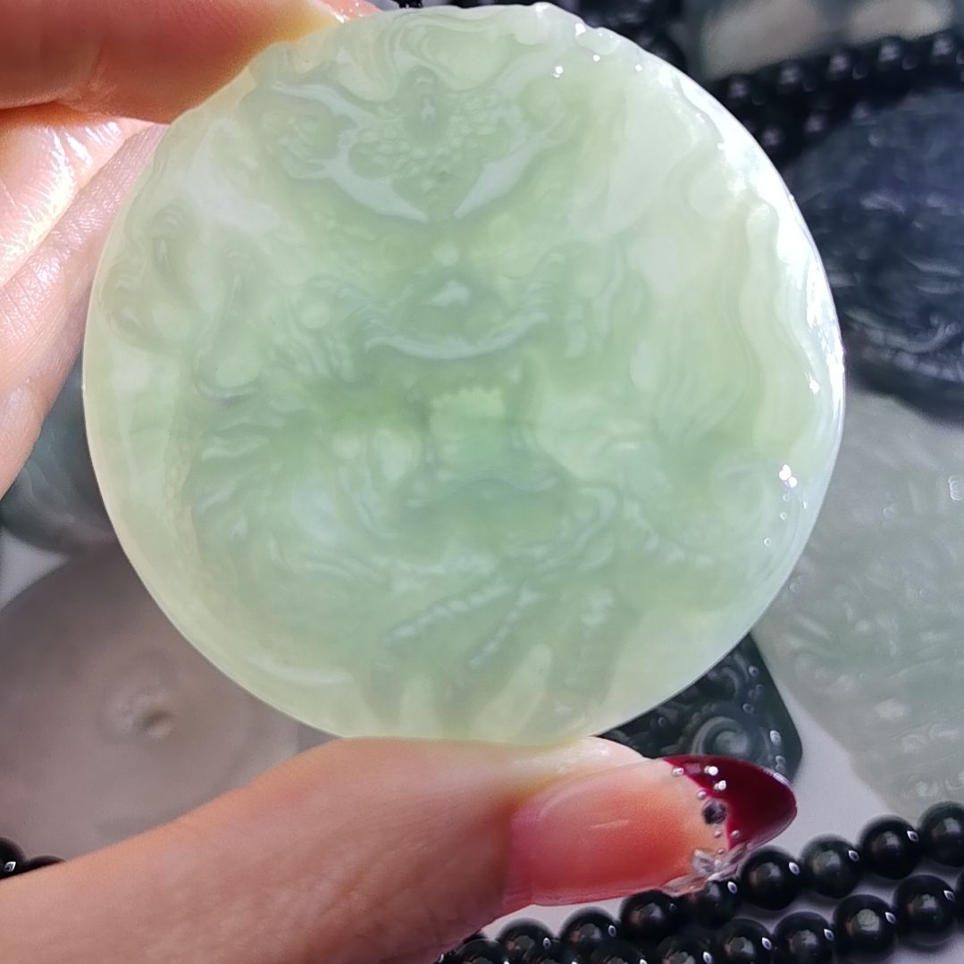 翡翠颈饰未镶嵌天然的A货翡翠多样性发货