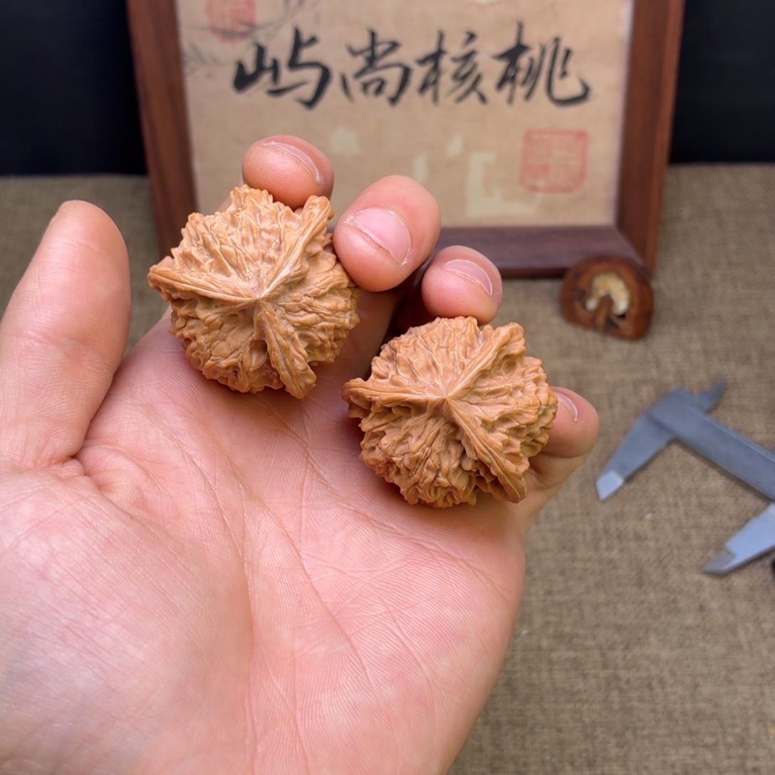 狡***人文玩核桃把件三棱