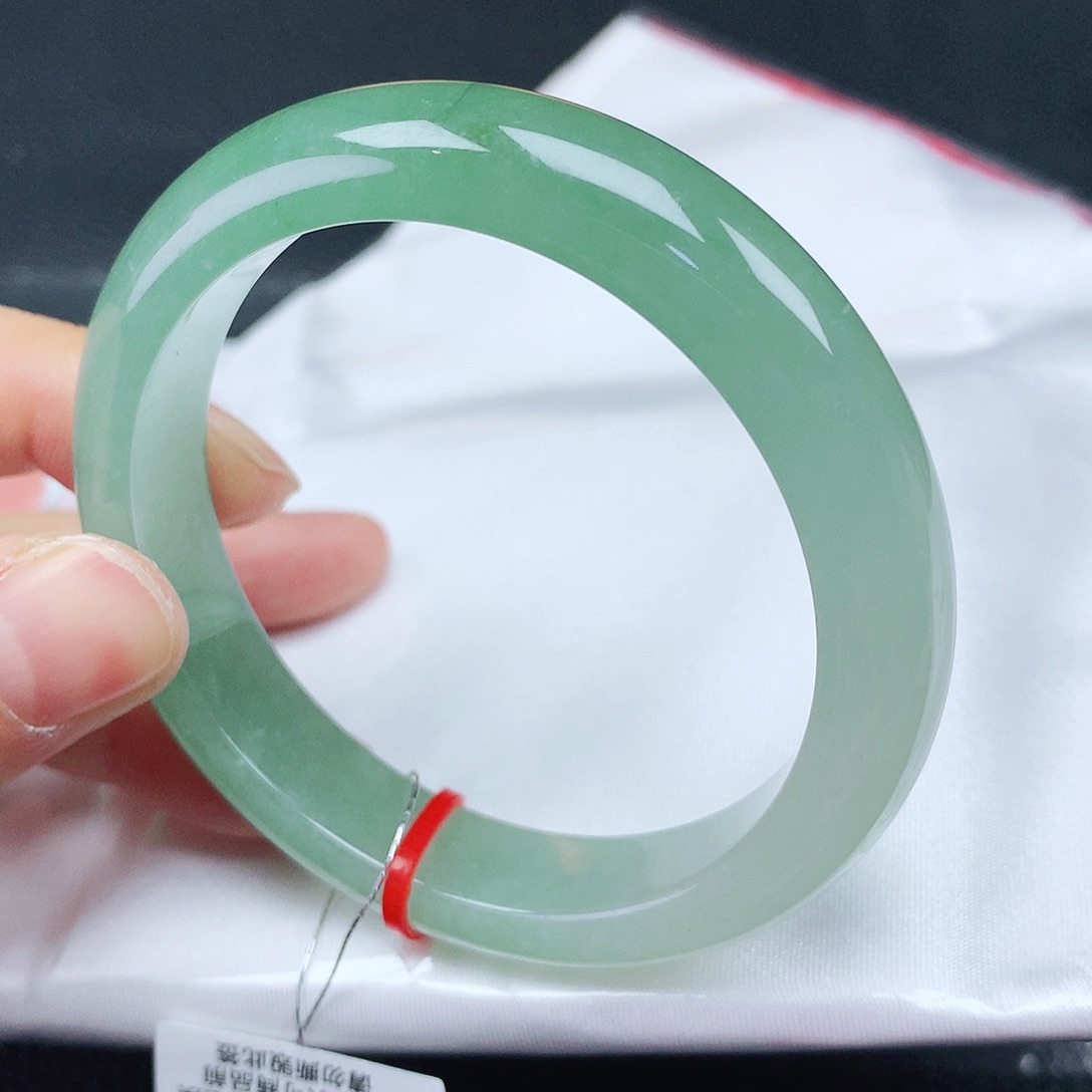 翡翠手镯未镶嵌53圈