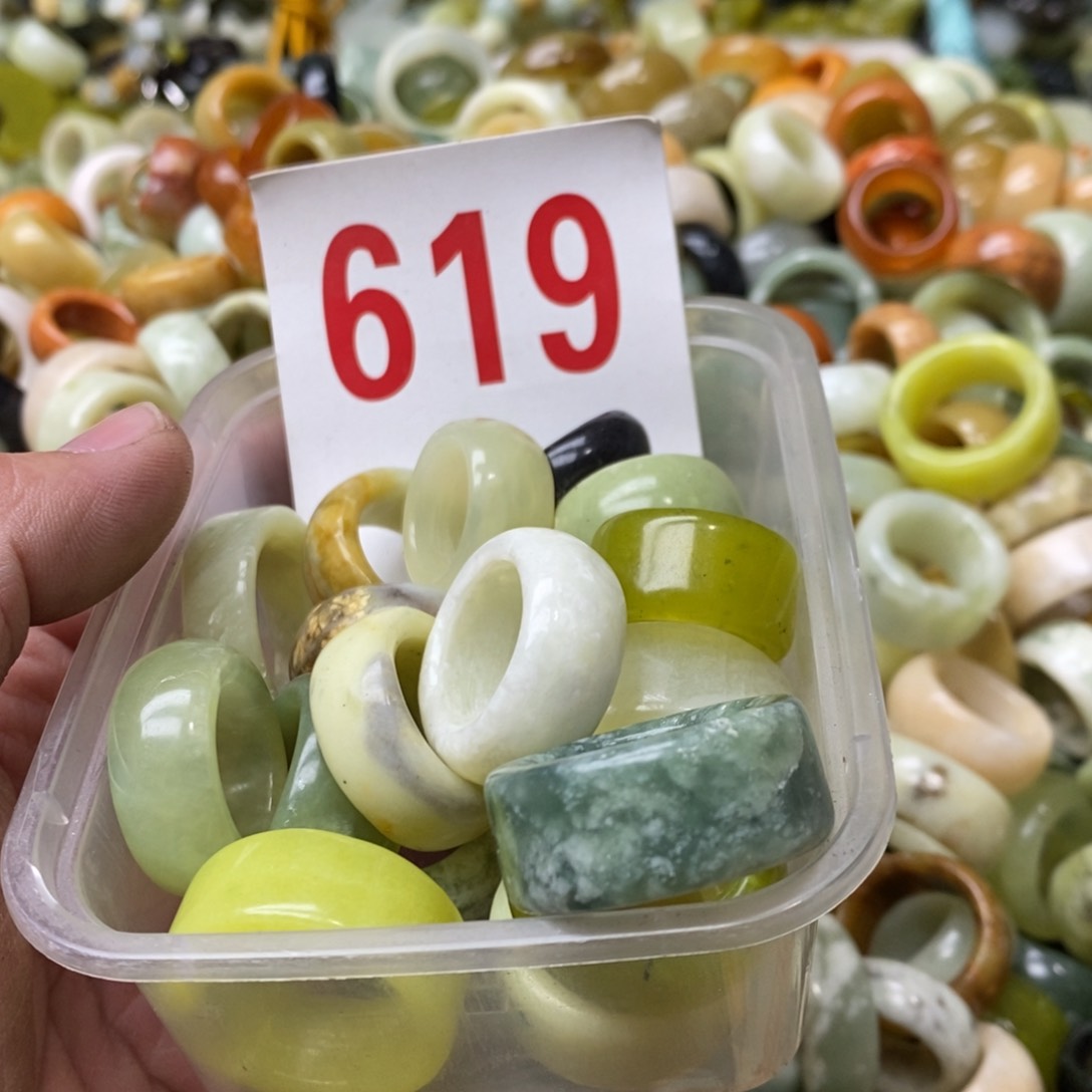 蛇纹石玉挂坠未镶嵌