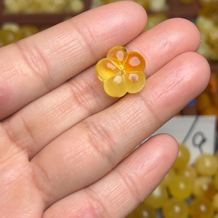 蜜蜡未镶嵌珠宝奇石俏色五朵花