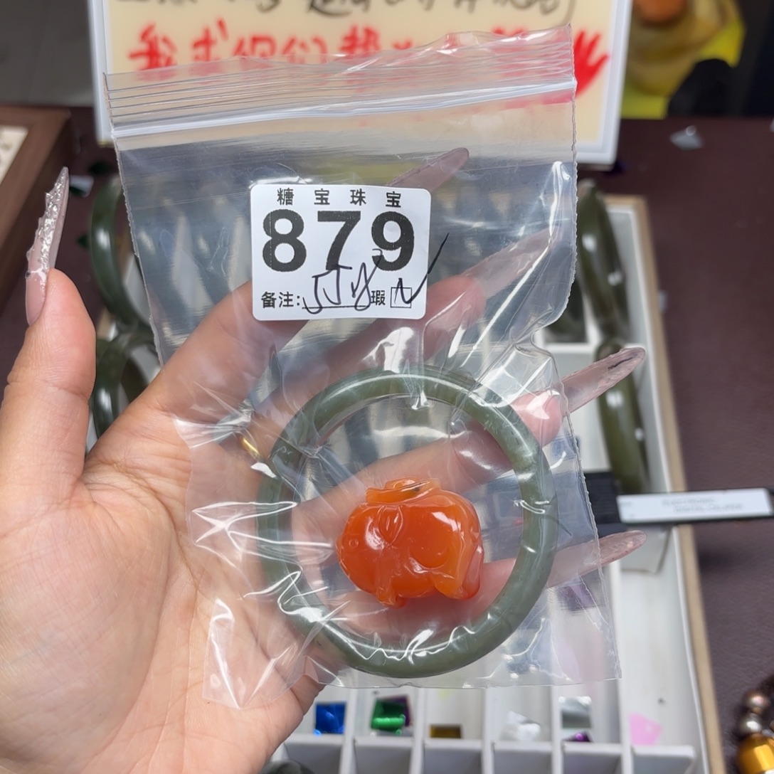 微***辣岫玉未镶嵌手镯女