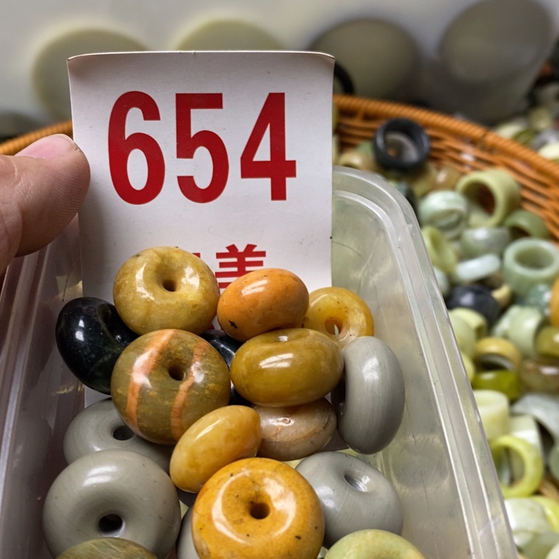 蛇纹石玉挂坠未镶嵌