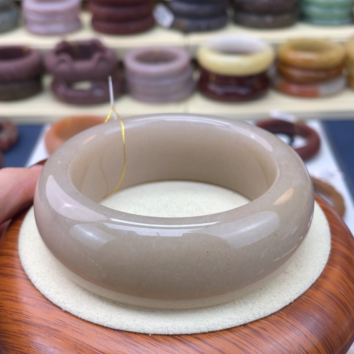 【闪购商品】石英质玉手镯未镶嵌