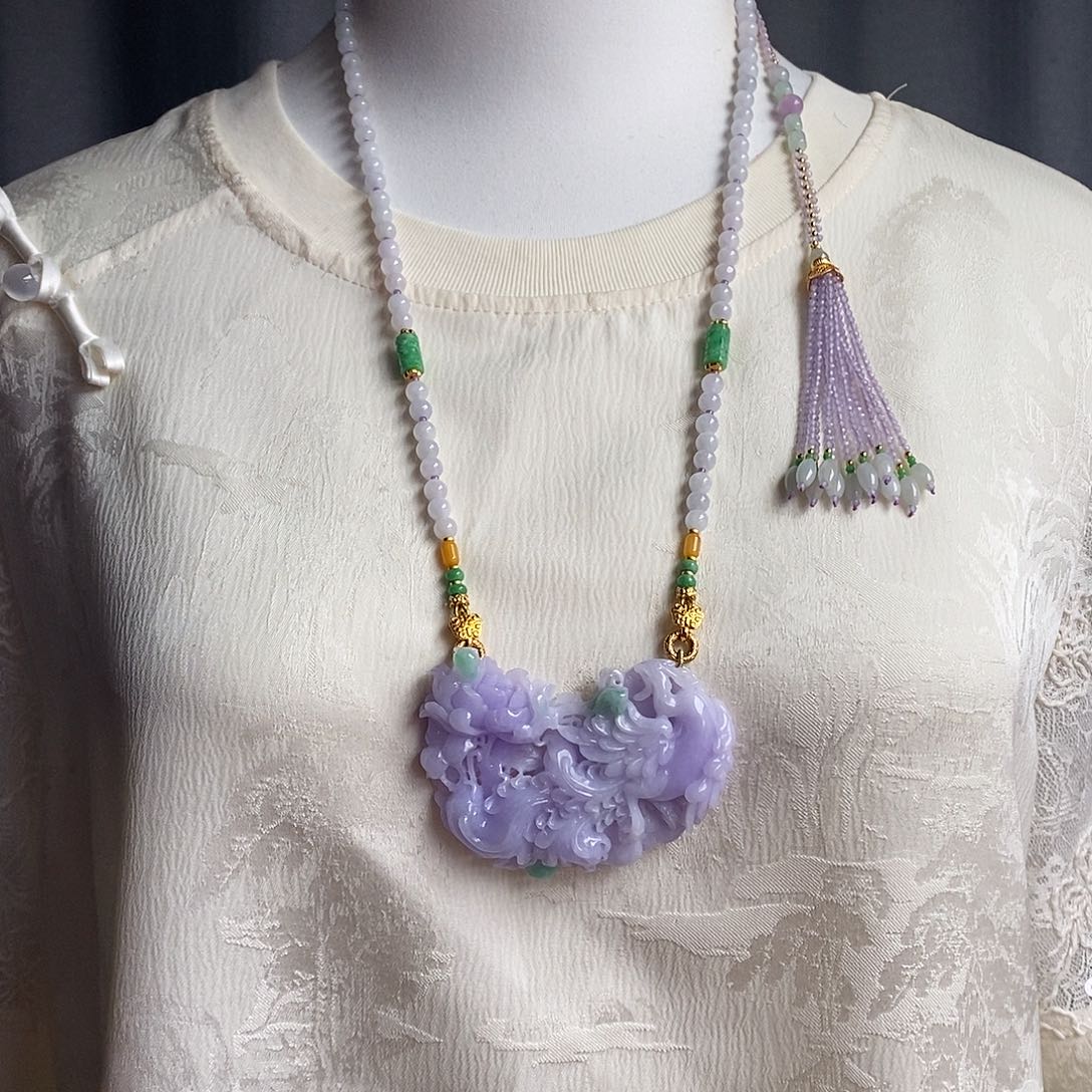 翡翠未镶嵌吊坠(赠链)