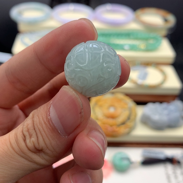 翡翠未镶嵌颈饰吊坠