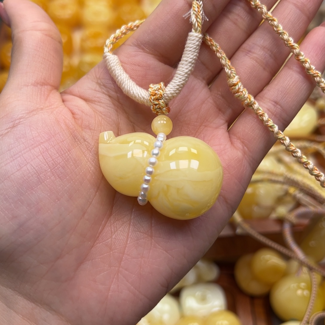 琥珀未镶嵌颈饰蜜蜡