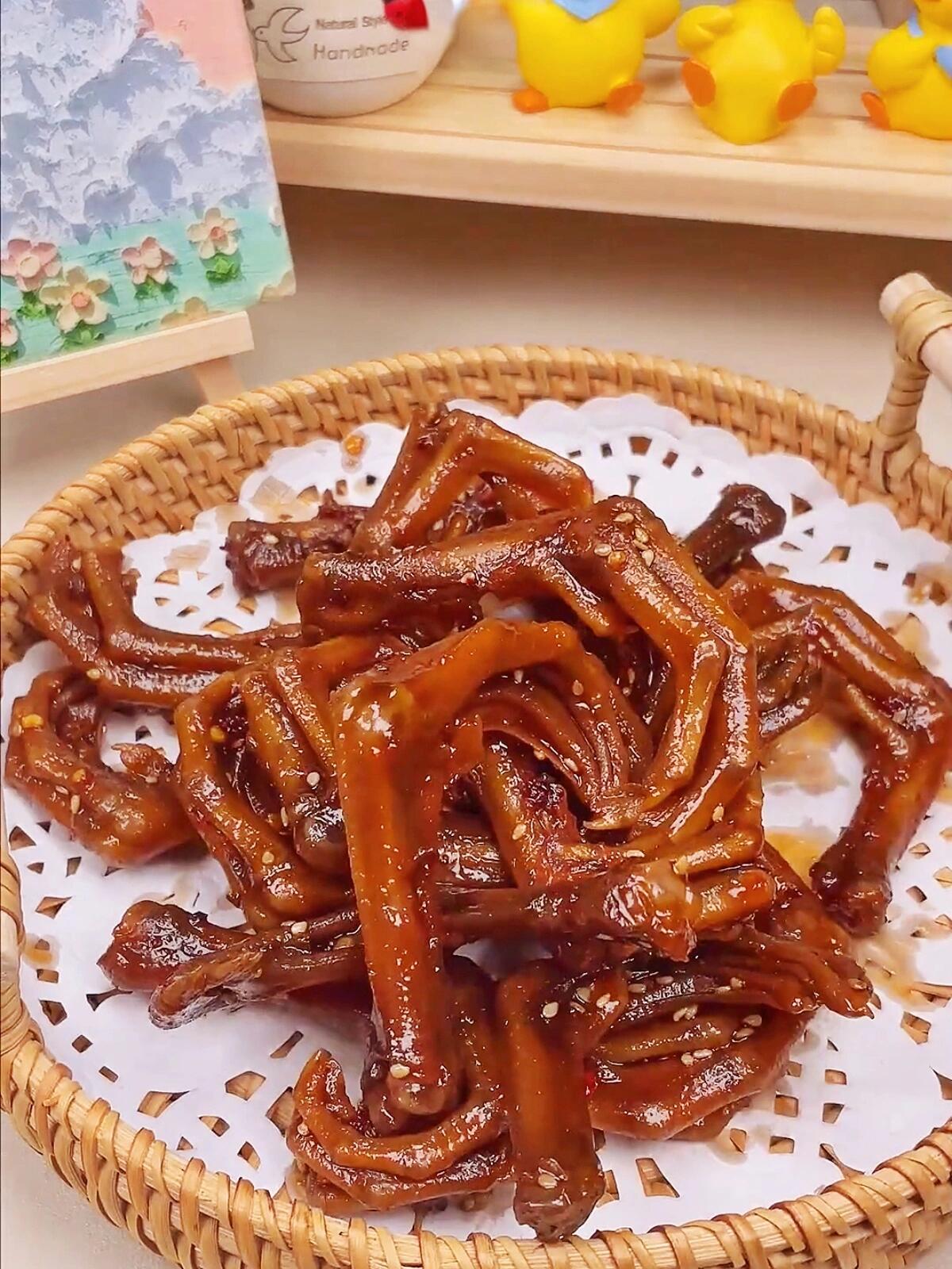 湖南特产香辣麻鸭小鸭爪即食卤味休闲解馋追剧下酒小零食