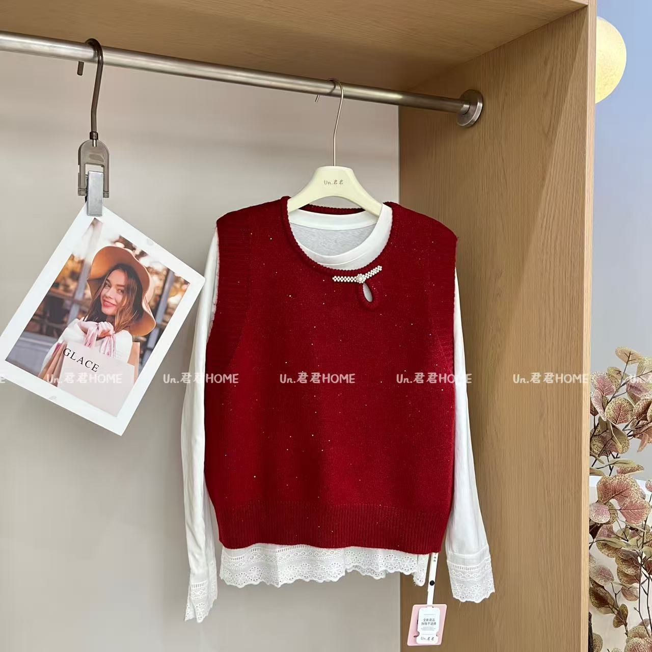 君君家【真两件】设计感珍珠盘扣亮片马夹+蕾丝长袖打底两件套8011