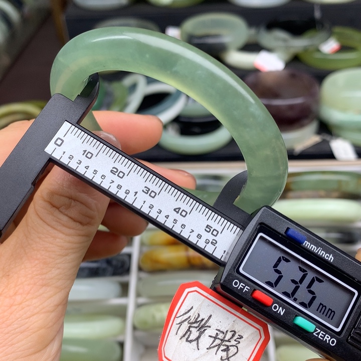 蛇纹石玉未镶嵌手镯574