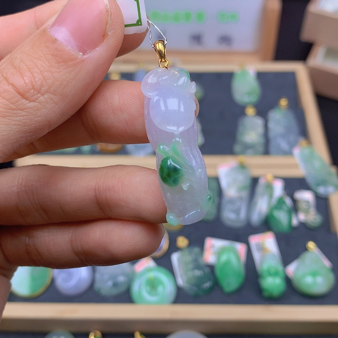 翡翠颈饰18K金镶嵌翡翠