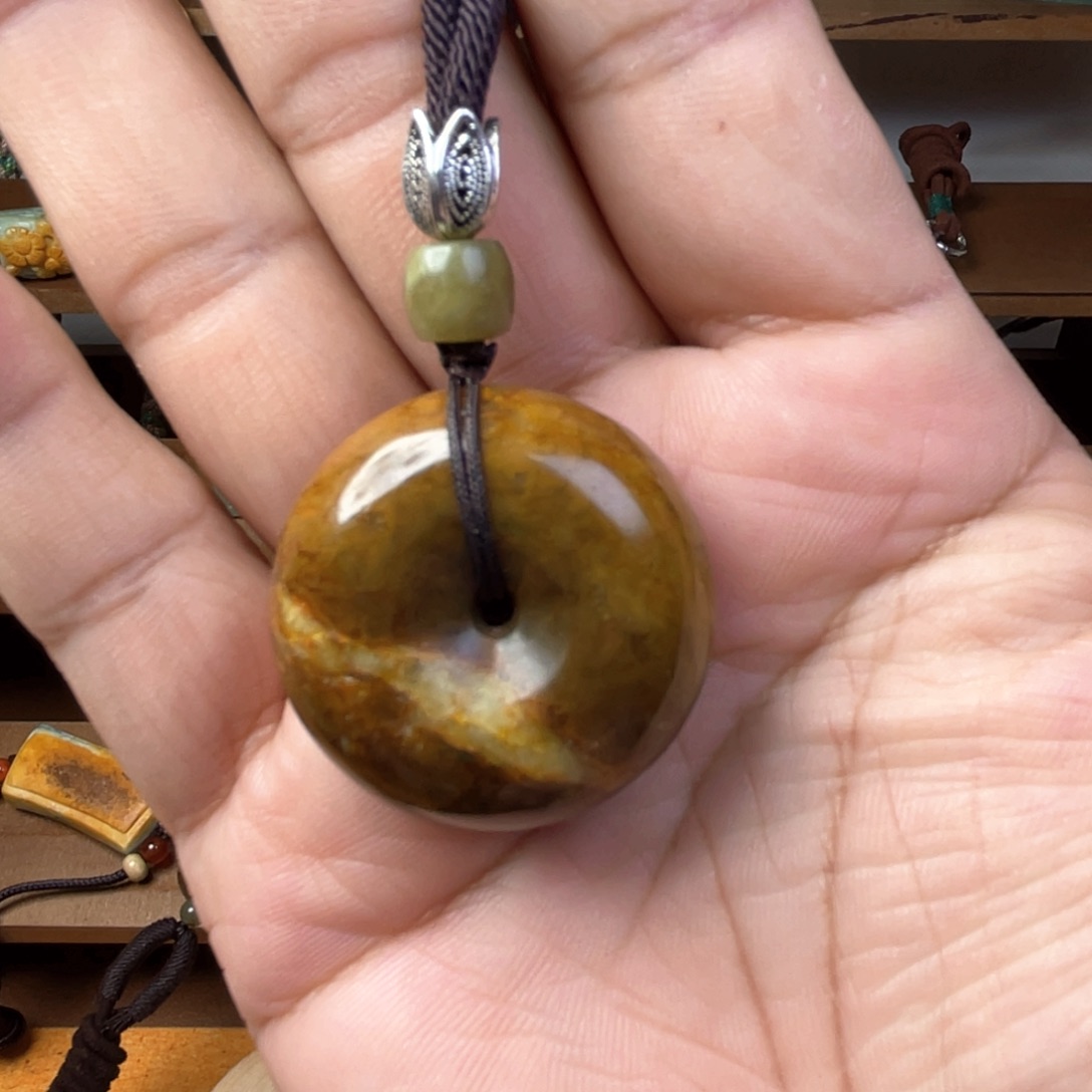 岫岩河磨玉（透闪石质玉）挂坠未镶嵌