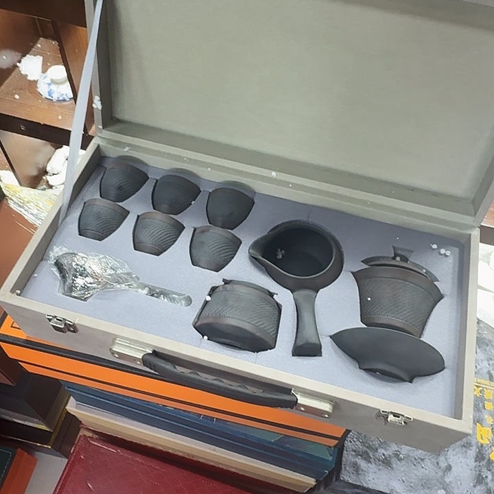 高端陶瓷茶具套装等。       
