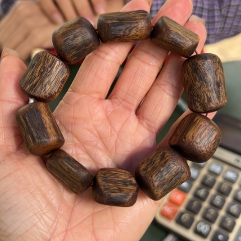 沉香手串蓝宝石29克卡1.8多样性发1串