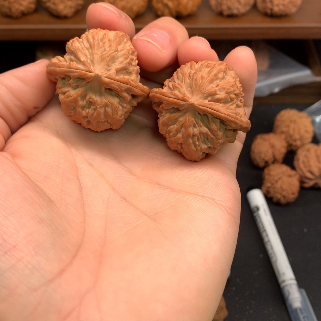 小***雄文玩核桃手串38白狮子