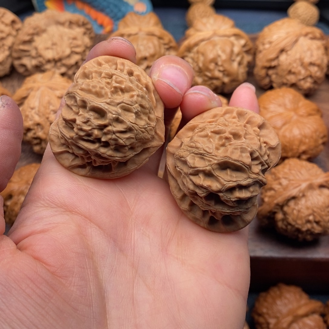 文玩核桃把件38.5全品，桃心宫灯