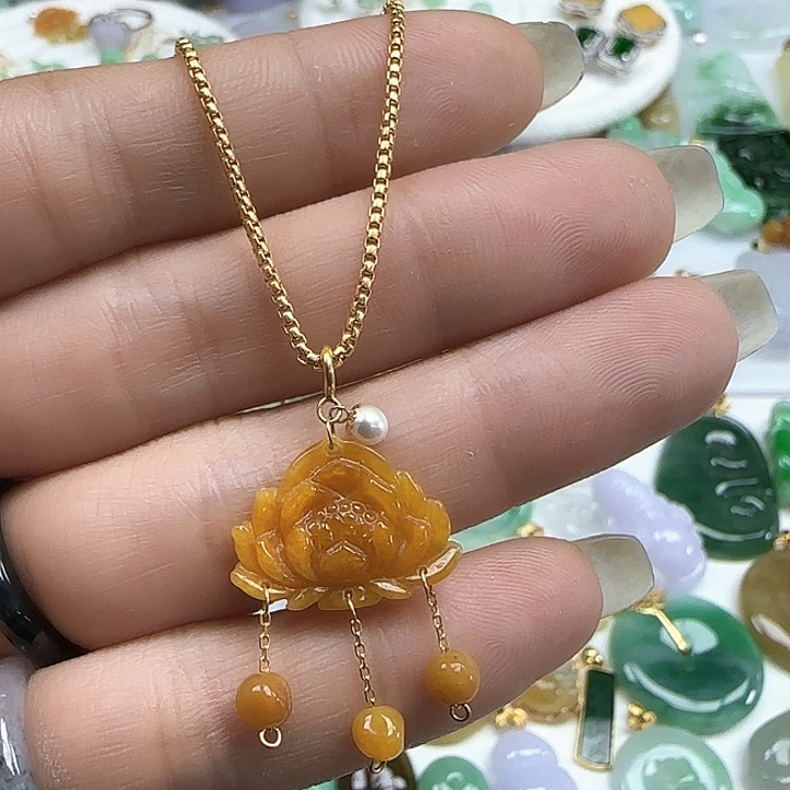 翡翠颈饰未镶嵌荷花一套