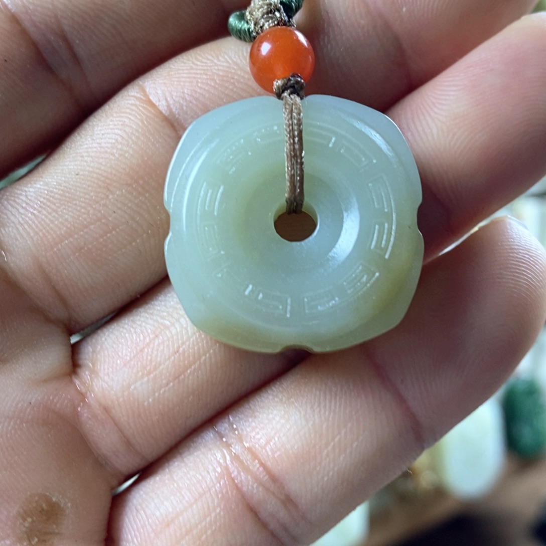 柳***青和田玉（糖玉）未镶嵌颈饰