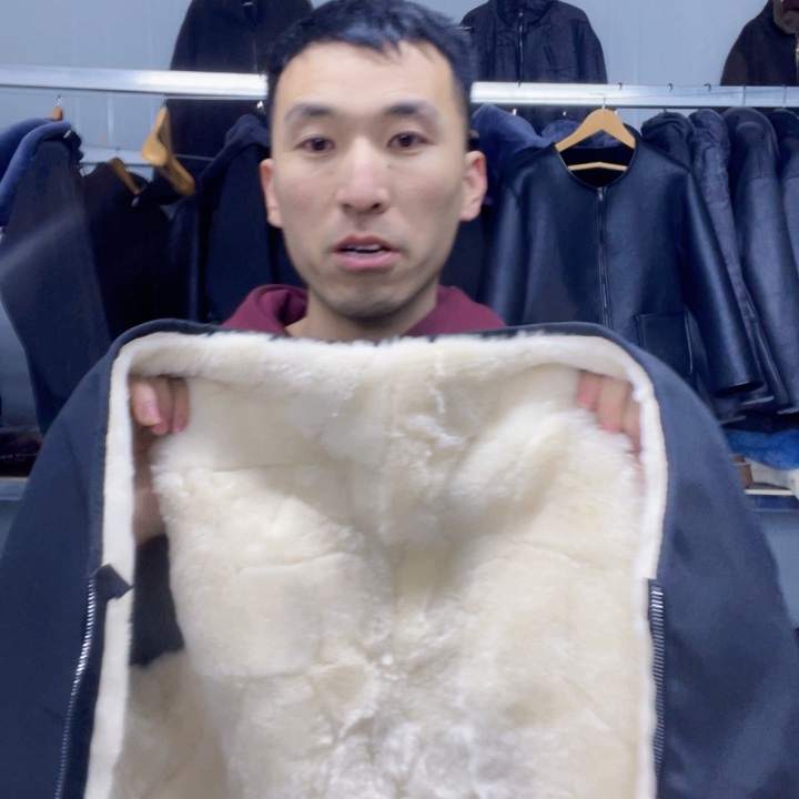 【闪购商品】羊皮毛一体哲*