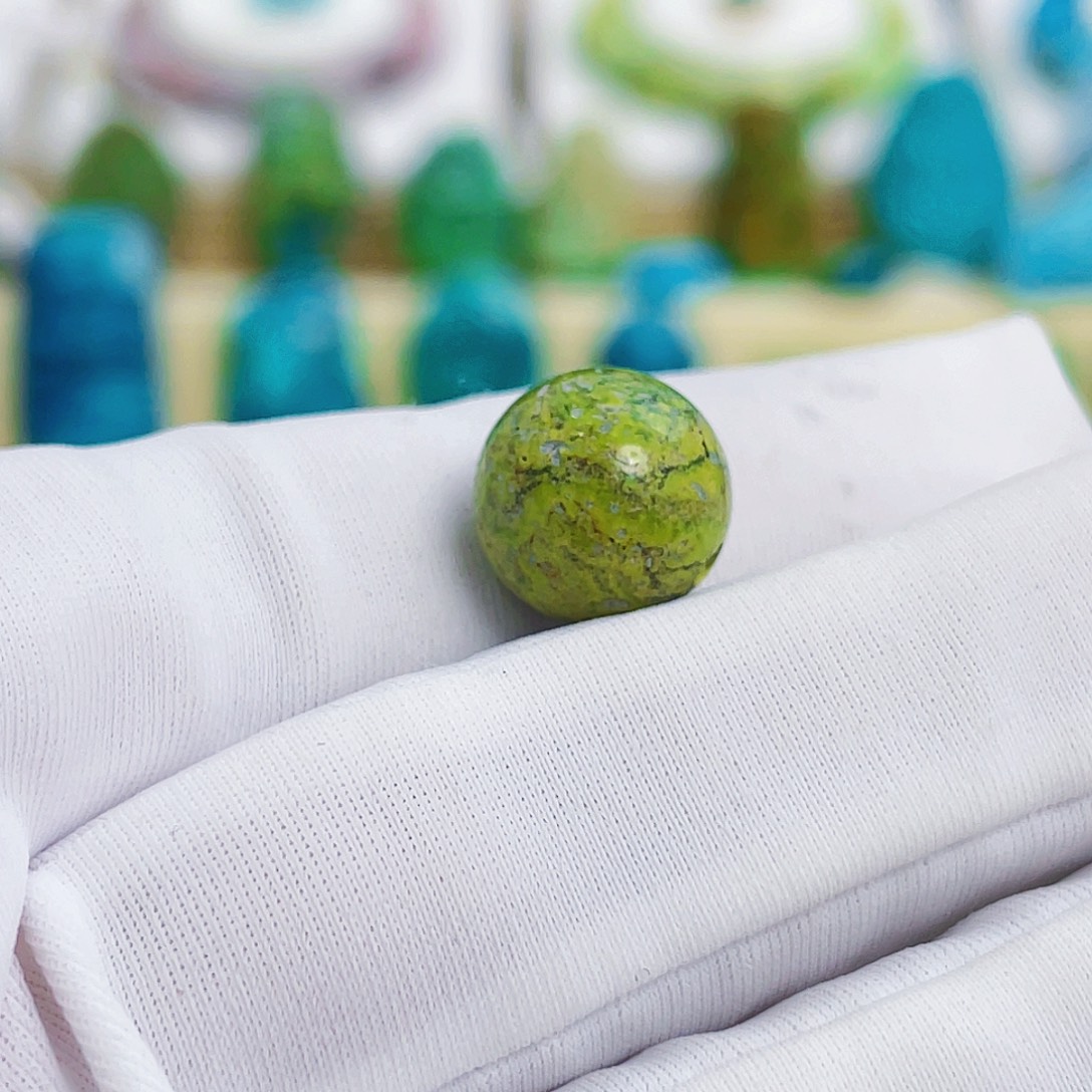 绿松石未镶嵌颈饰