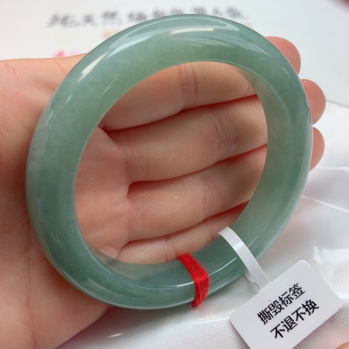 翡翠手镯未镶嵌55圈