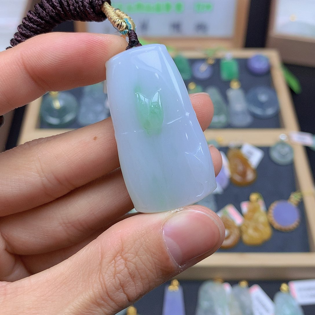翡翠颈饰未镶嵌翡翠