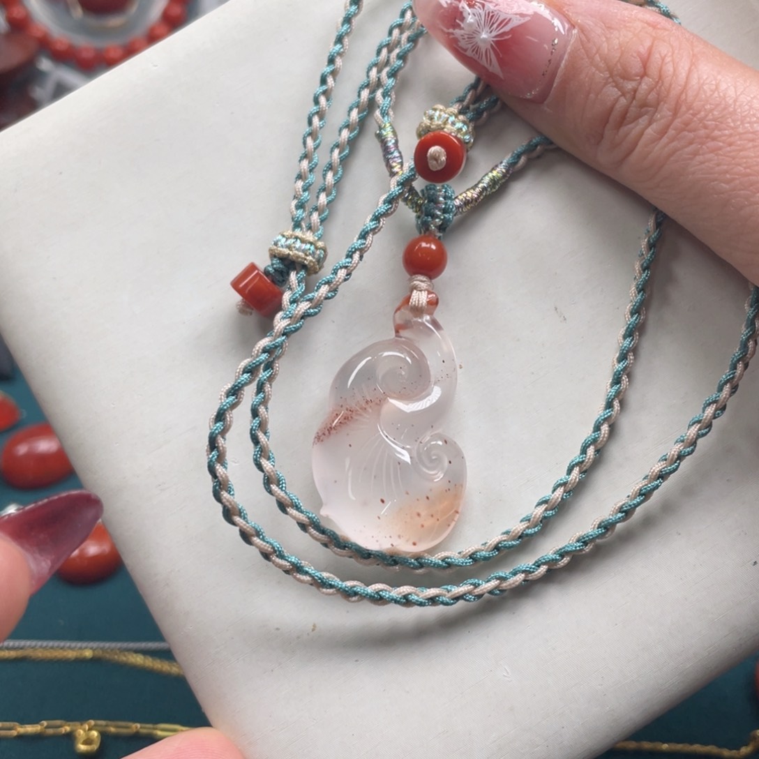 南红玛瑙川料南红白冰如意吊坠未镶嵌