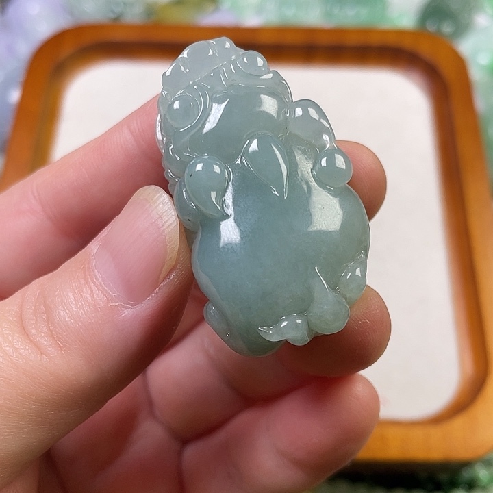 愿***再翡翠未镶嵌颈饰皮休