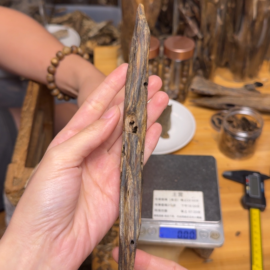 沉香碎屑沉香白棋块料17克