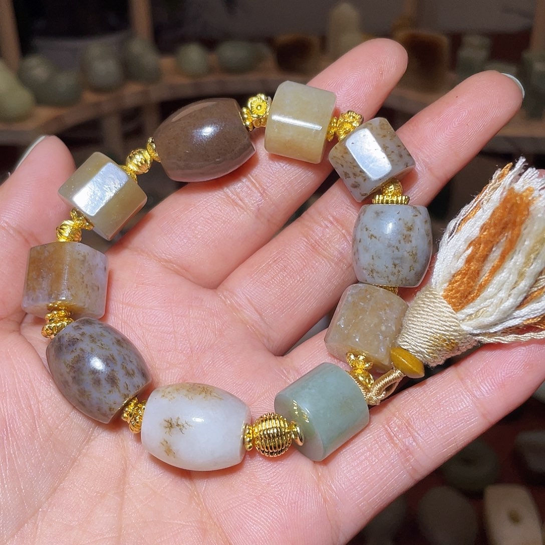 颈饰未镶嵌和田玉