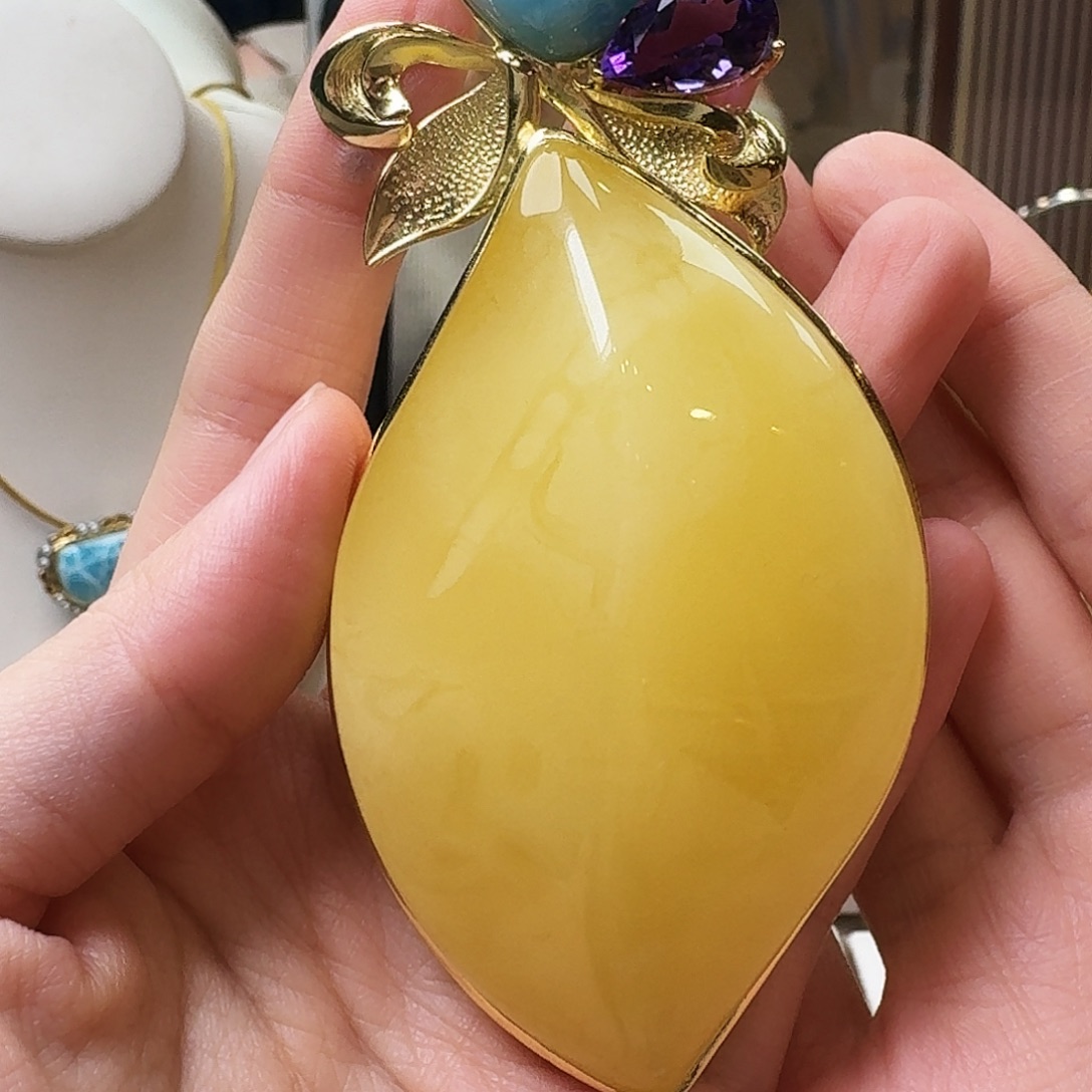 琥珀未镶嵌颈饰吊坠