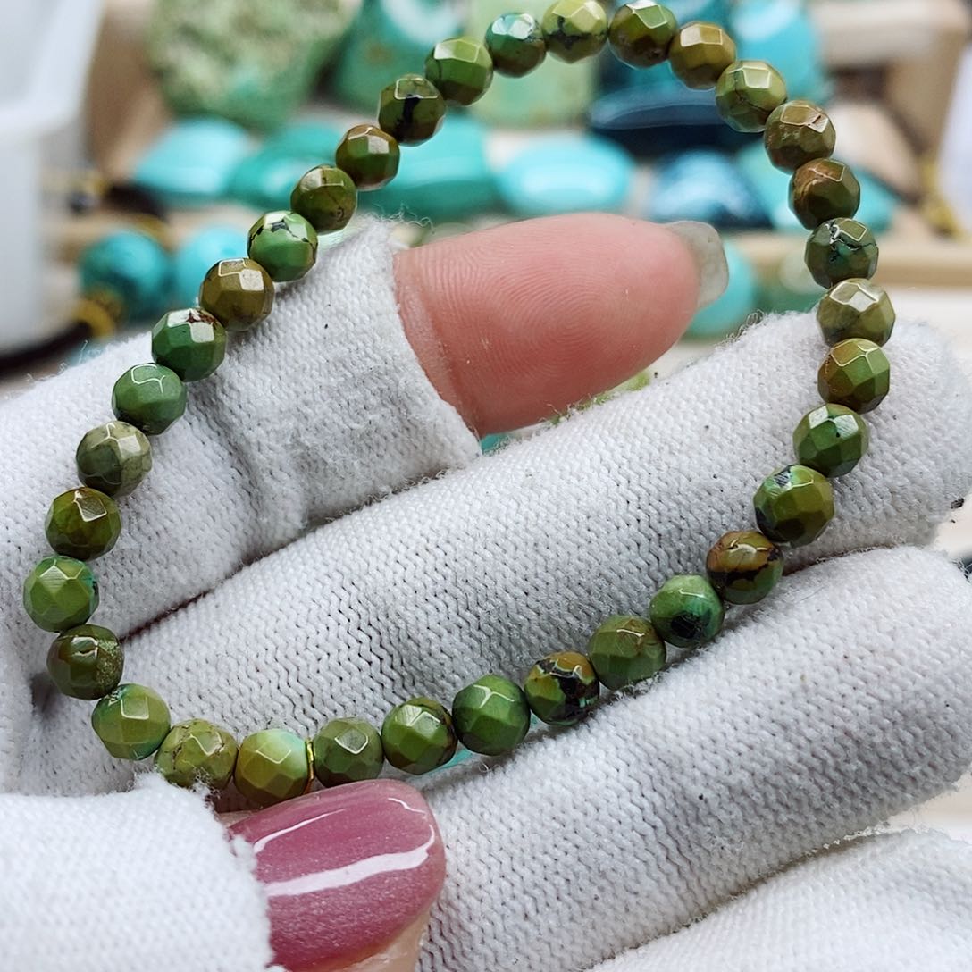 绿松石颈饰未镶嵌