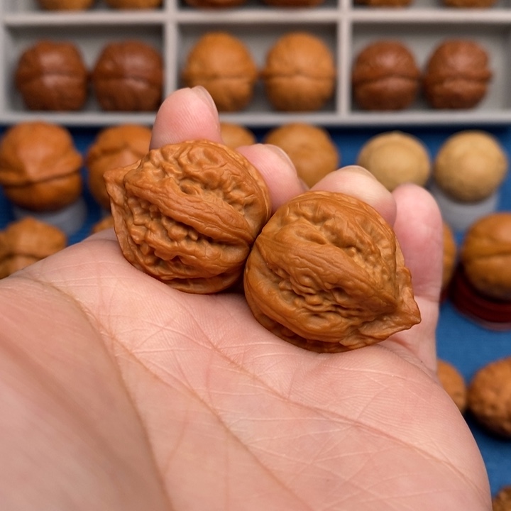 文玩核桃把件小赤龙