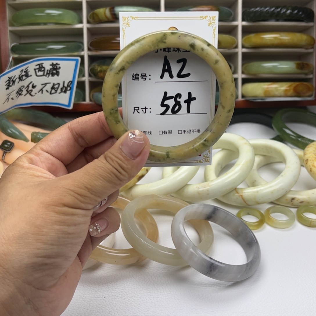 蛇纹石玉手镯未镶嵌