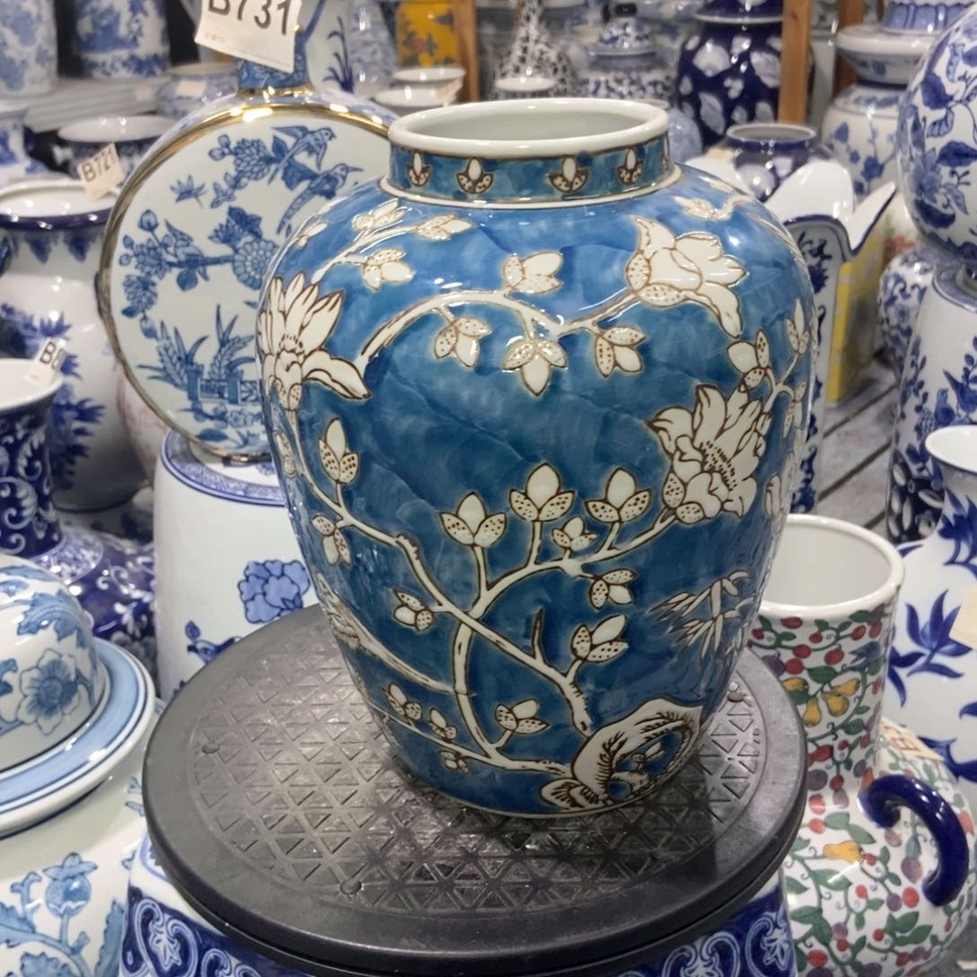 摆件6*6花瓶手绘釉下彩