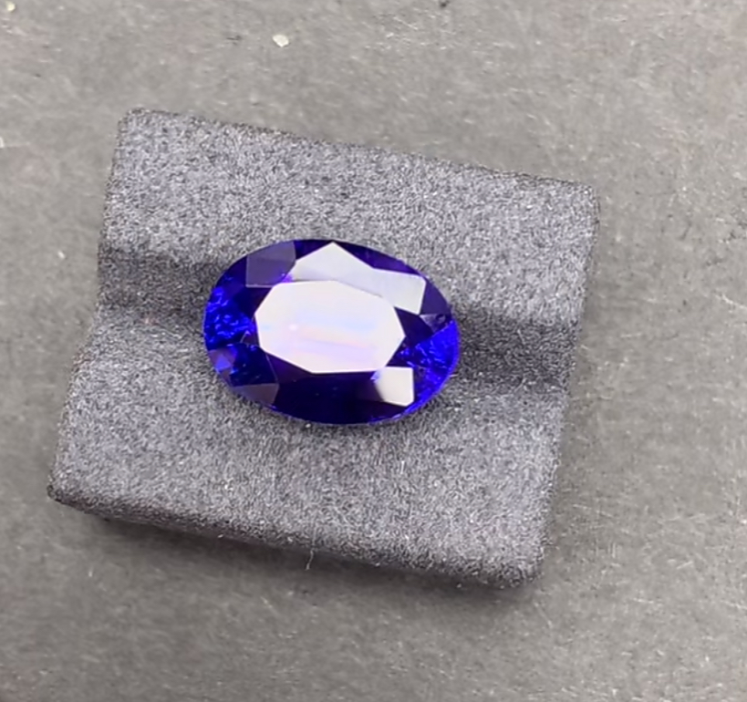 8.4克拉坦桑石裸石