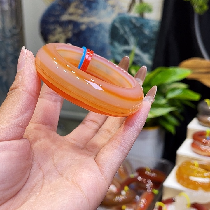 玛瑙/玉髓手镯未镶嵌尛*潴