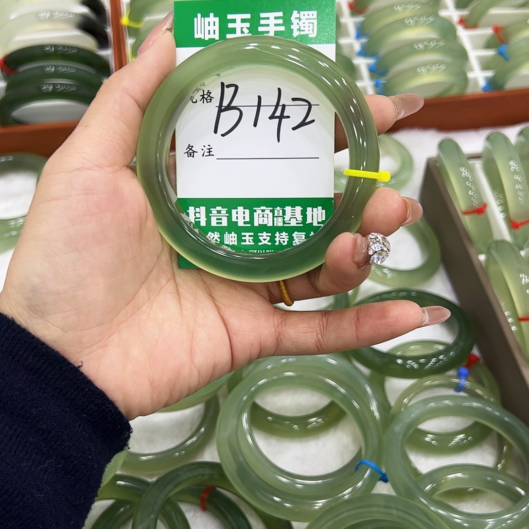 似***梦蛇纹石玉未镶嵌手镯