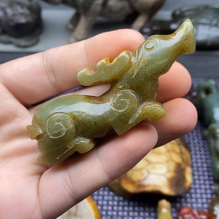 未镶嵌蛇纹石玉颈饰