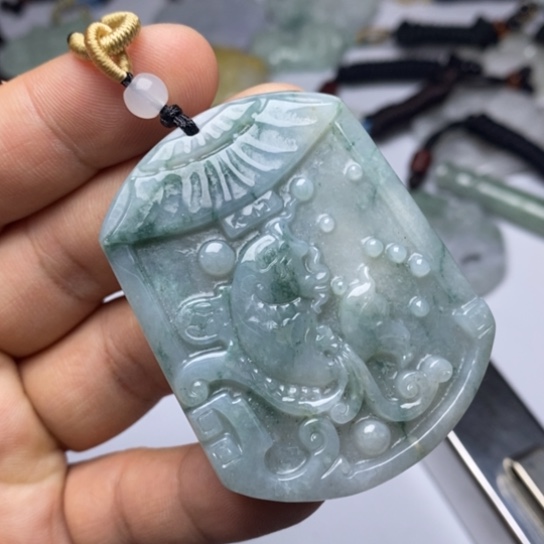 翡翠未镶嵌颈饰翡翠