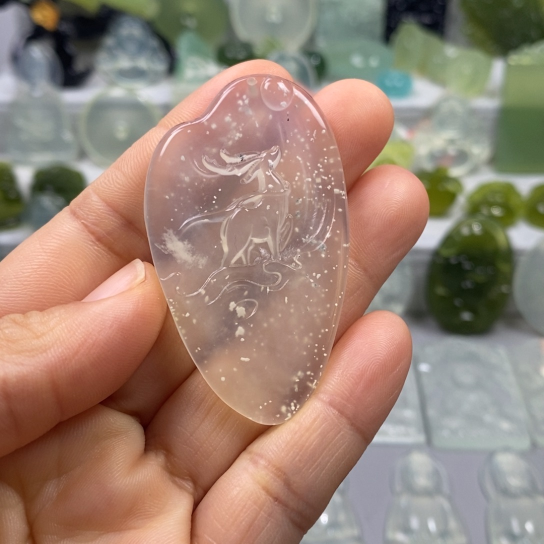 蛇纹石玉未镶嵌颈饰