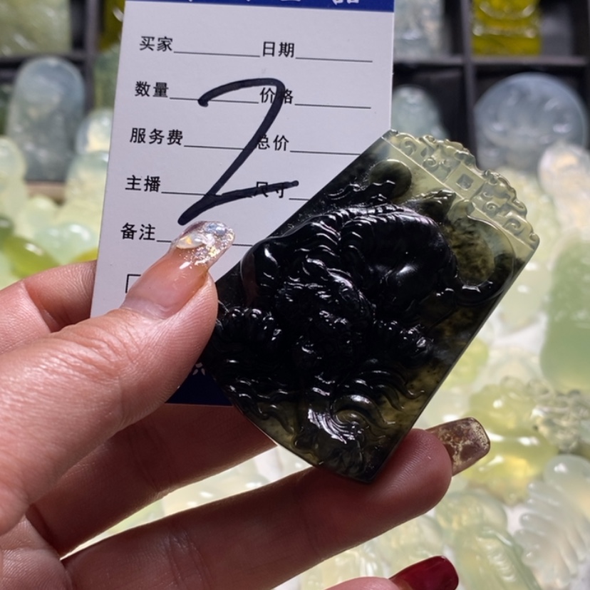 【闪购商品】蛇纹石玉颈饰合金我****?