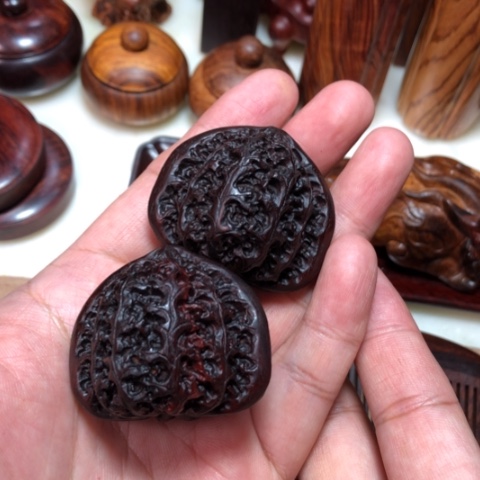 檀香紫檀（小叶紫檀）云**一核桃