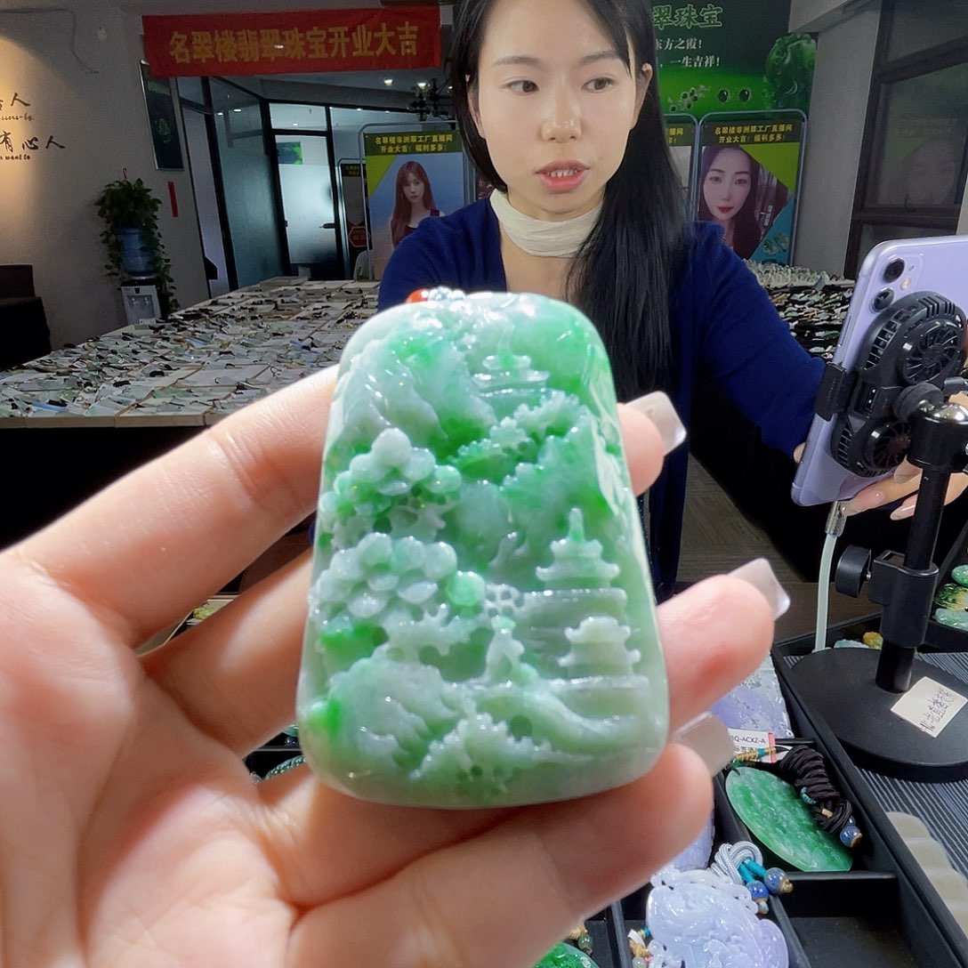 颈饰未镶嵌翡翠一个