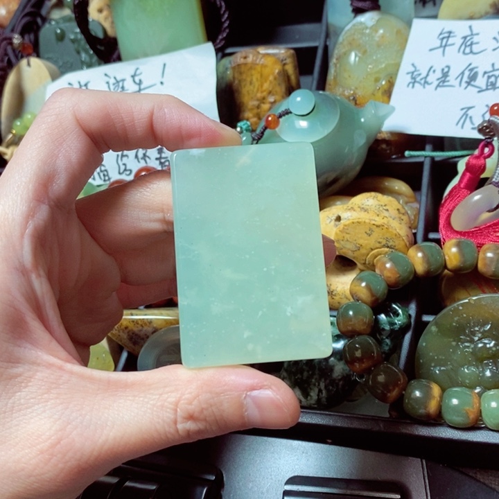 蛇纹石玉颈饰未镶嵌