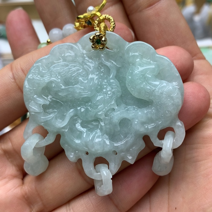 翡翠颈饰未镶嵌翡翠